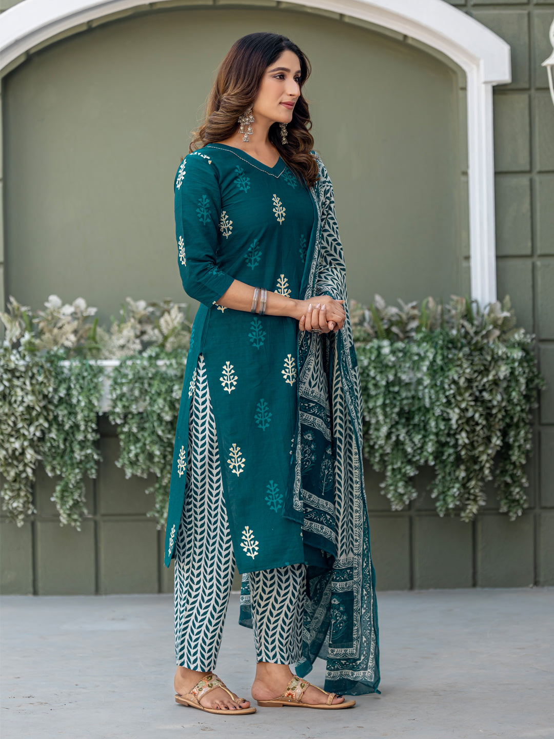 Dupatta Kurti Set | Embroidered Designer Piece | Naarikaa